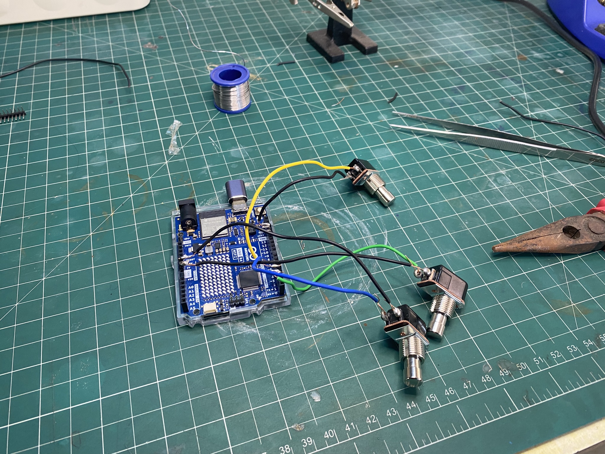 midi-footswitch-16-components-soldered-90